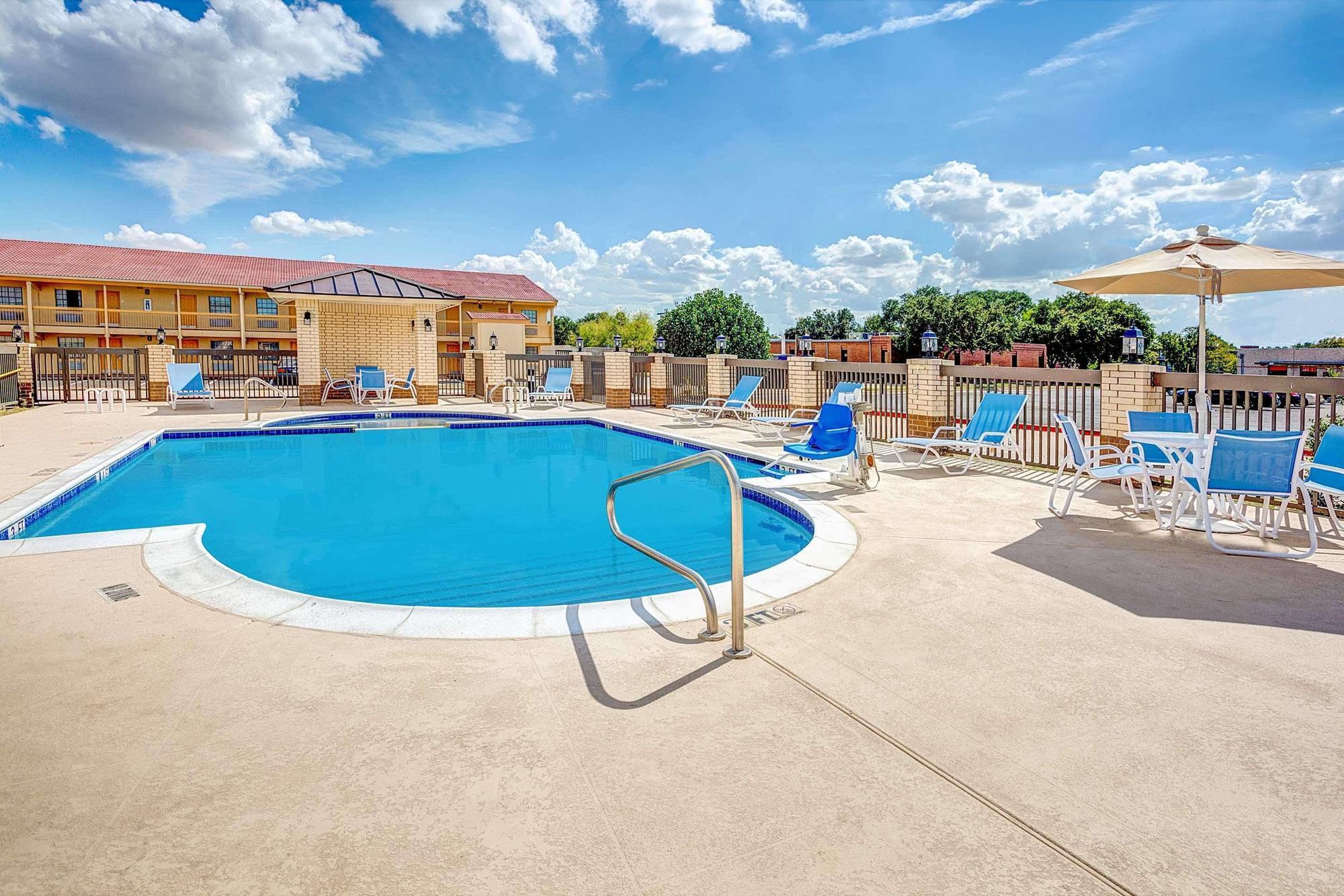 Arya Inn & Suites Farmers Branch Exterior photo